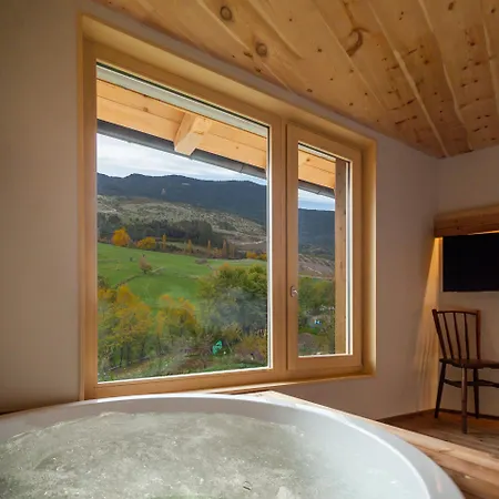 Casa Amb Jacuzzi Privat, Cal Rossa * Taus